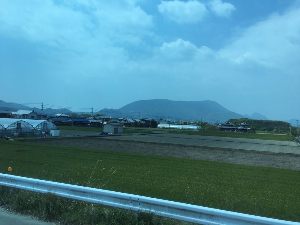 香川県のテーブルの山