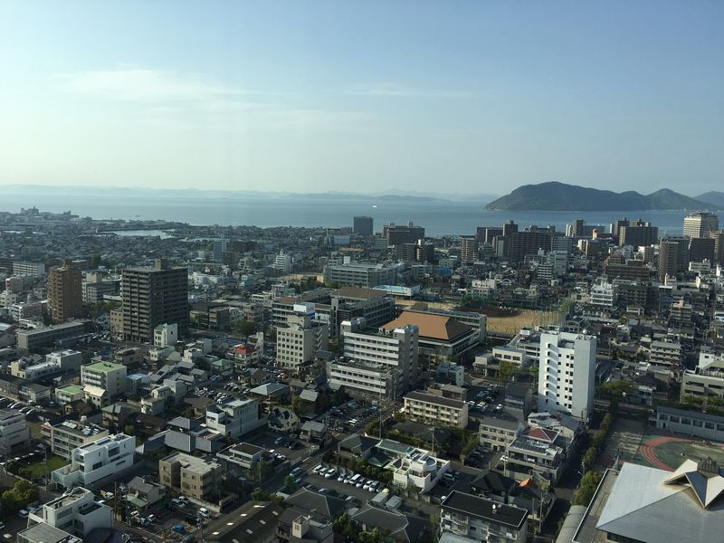 香川県庁舎の展望室から瀬戸内海