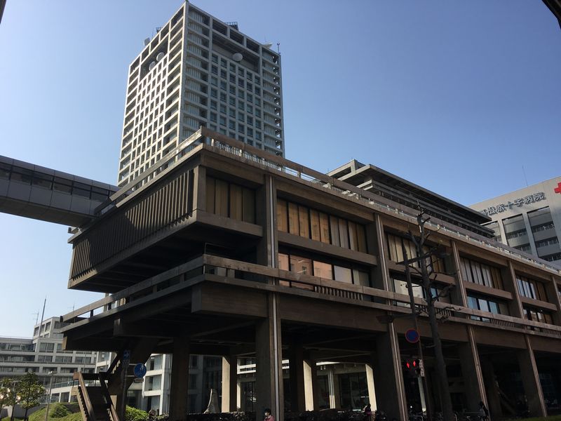 香川県庁舎前