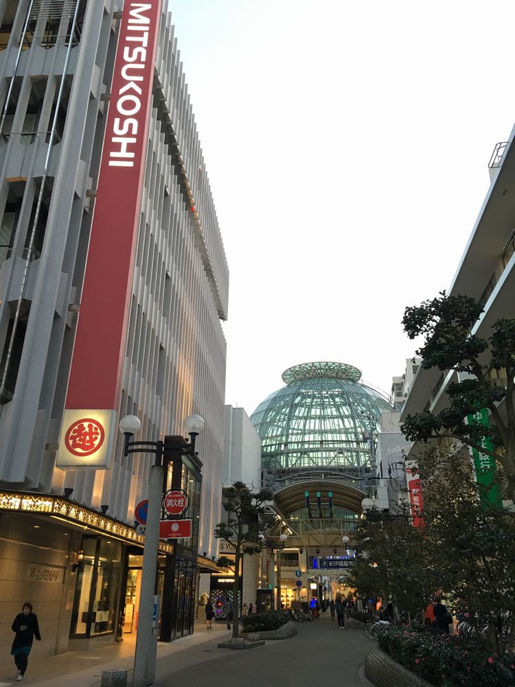 高松三越から見たガラスドーム