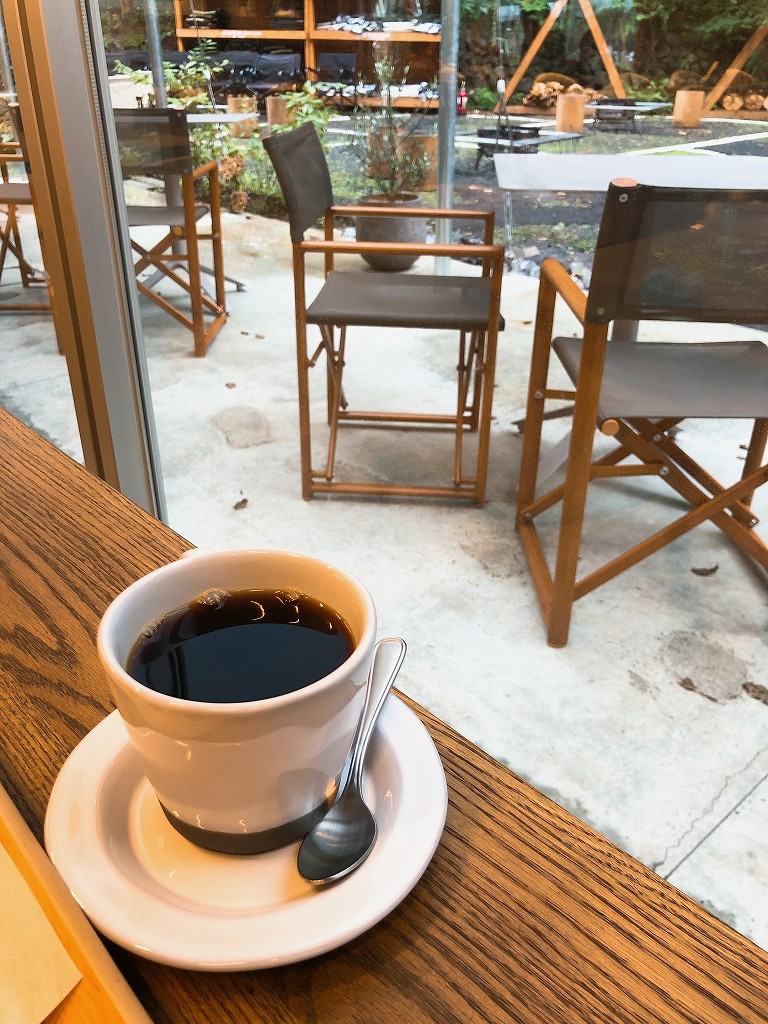 タカオネのレストランでコーヒー