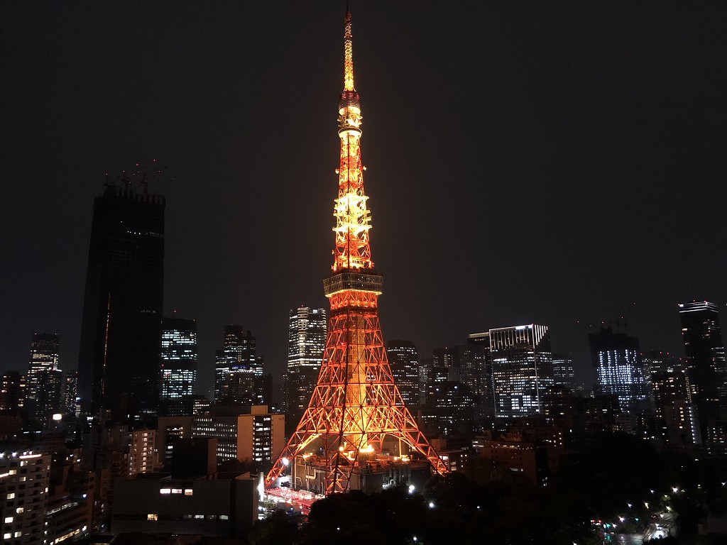ザ・プリンスパークタワー東京のパノラミックキングルーム バルコニー付き（東京タワー側）からライトアップされた東京タワー2