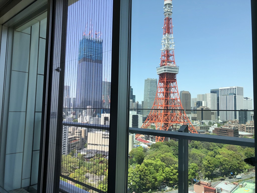 ザ・プリンスパークタワー東京のパノラミックキングルーム バルコニー付き（東京タワー側）の網戸