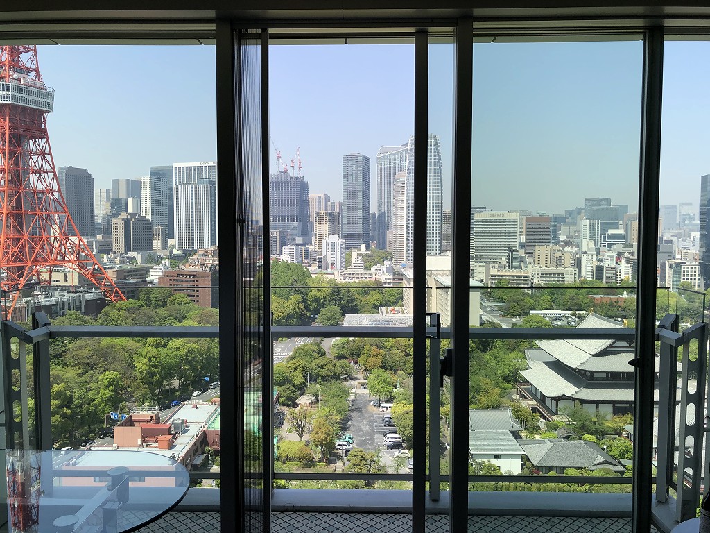 ザ・プリンスパークタワー東京のパノラミックキングルーム バルコニー付き（東京タワー側）の窓からの風景