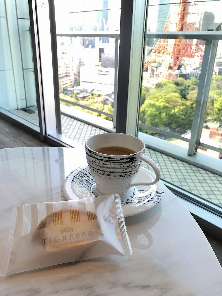ザ・プリンスパークタワー東京のパノラミックキングルーム バルコニー付き（東京タワー側）のでティータイム