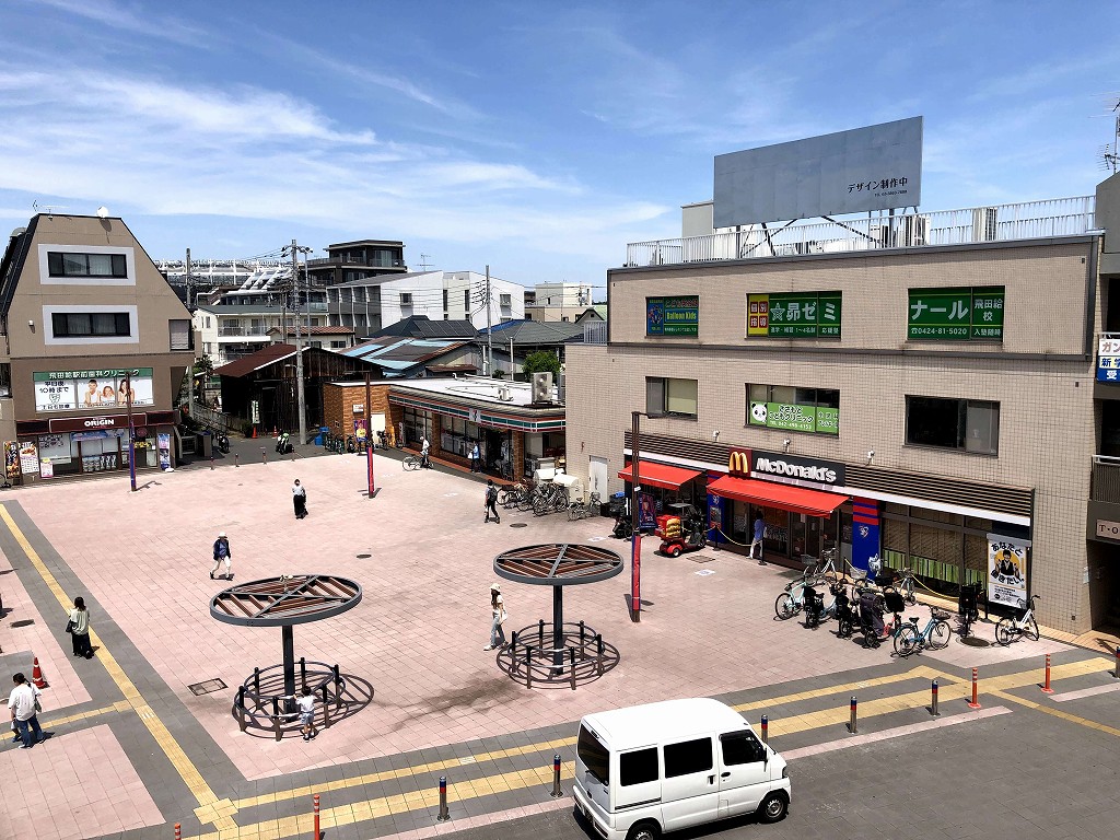 飛田給駅前広場