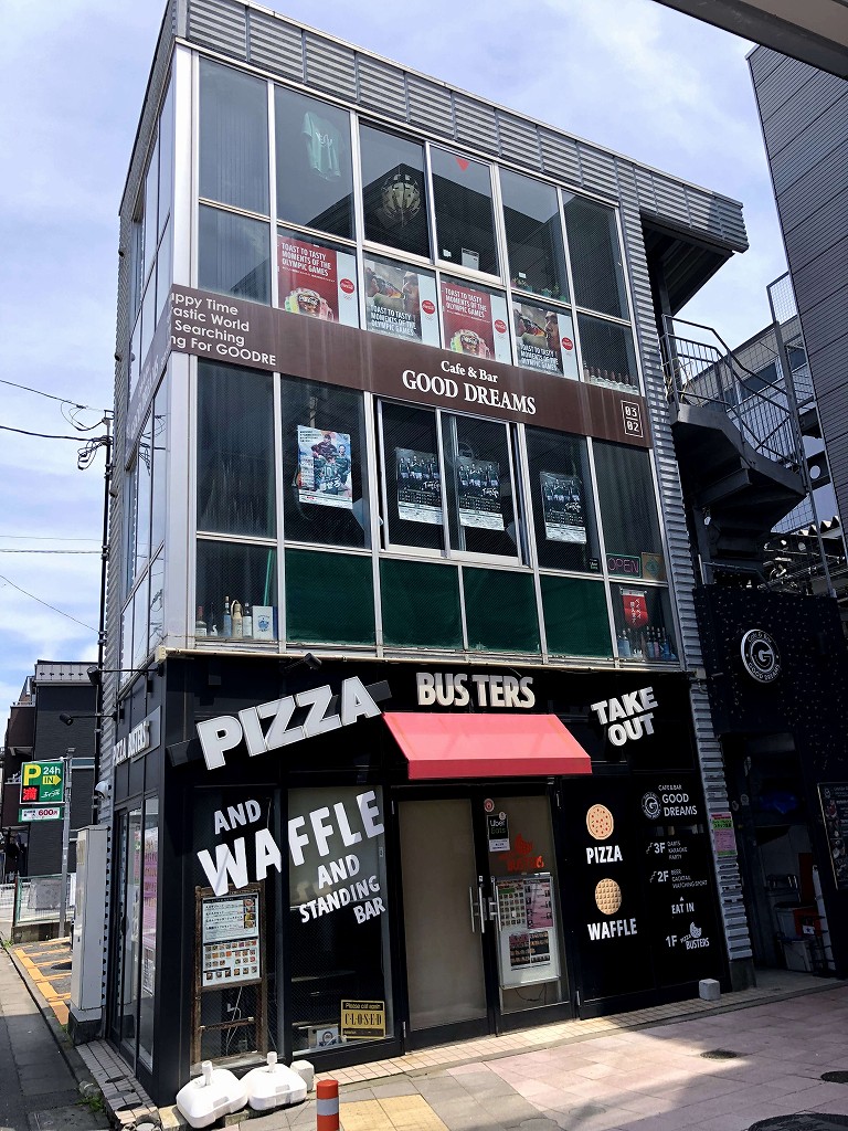 飛田給のPIZZA & WAFFLE BUSTERSの外観