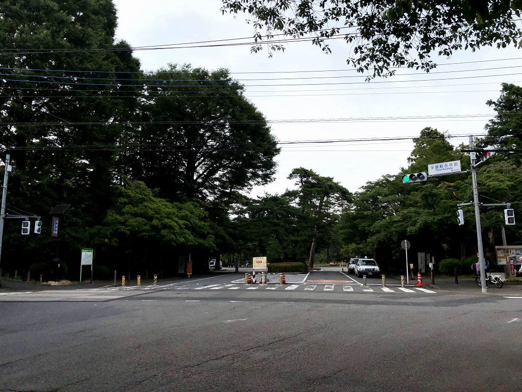 多磨霊園の入り口