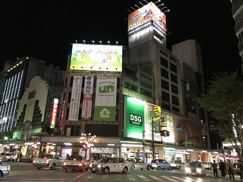 夜の金沢片町交差点