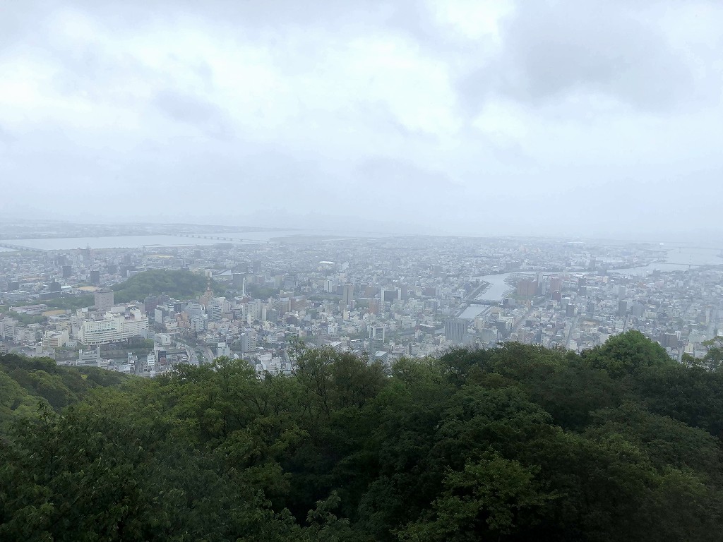 眉山山頂の展望台からの眺め1