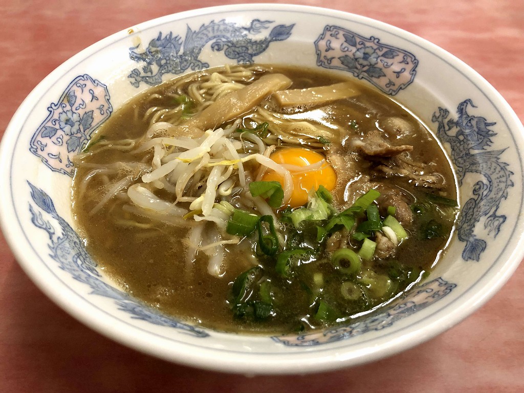 徳島の「中華そば 萬里」の中華そば 玉子付き（小）