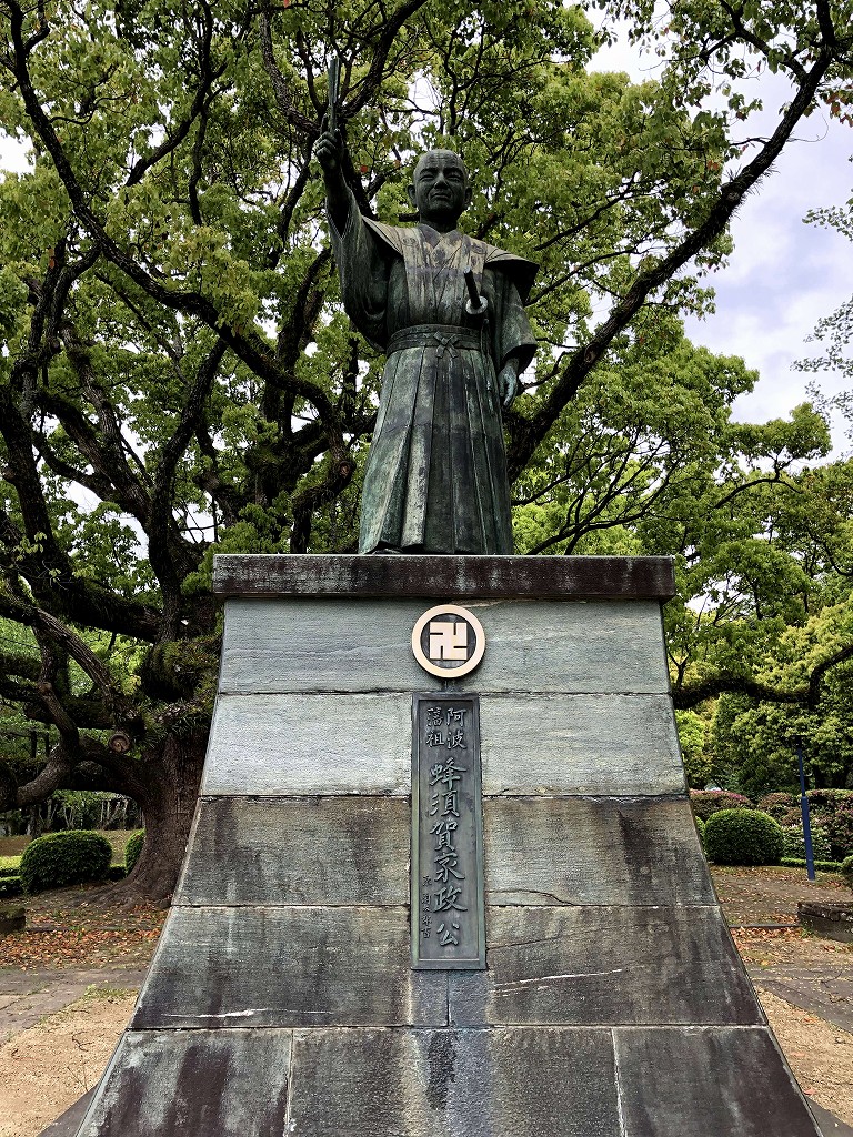 徳島中央公園の蜂須賀家政像