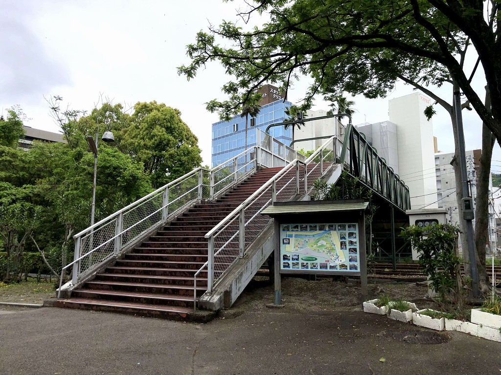 JR牟岐線をまたぐ跨線橋