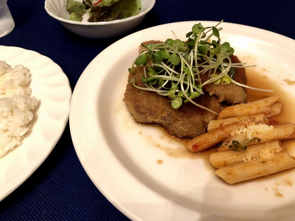 徳島市の懐花亭の国産豚ロースのカツ