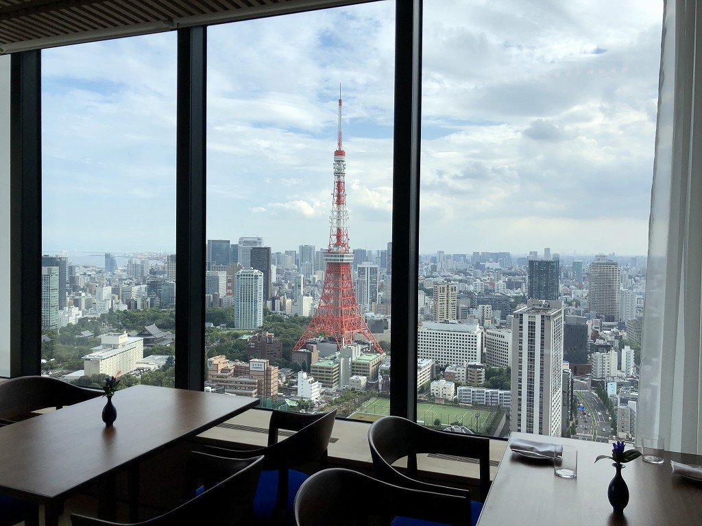 東京エディション虎ノ門のブルーレストランから東京タワー