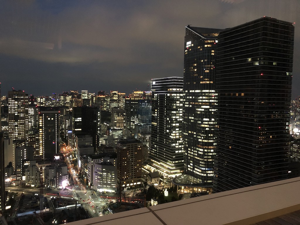 東京エディション虎ノ門のスタジオテラスのテラスからの夜景1