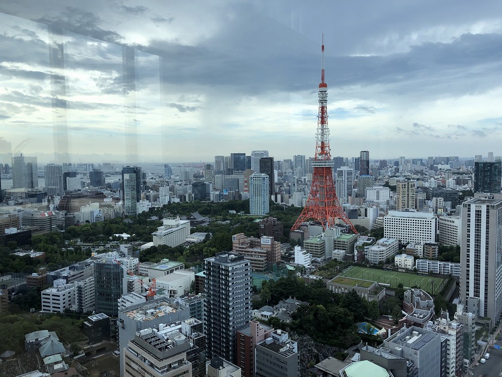 東京エディション虎ノ門のブルーレストランの特等席
