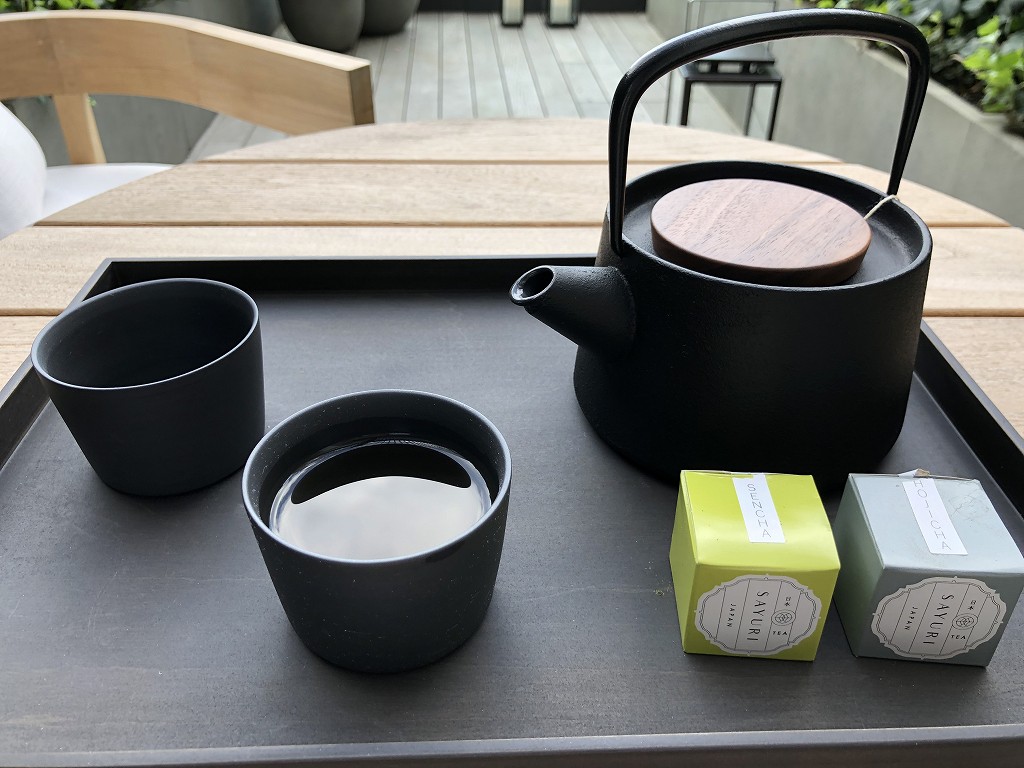 東京エディション虎ノ門のスタジオテラスのテラスでお茶2