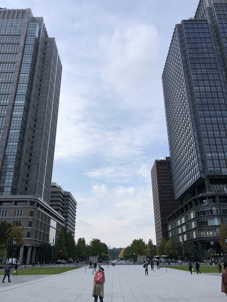 東京駅前広場から行幸通り