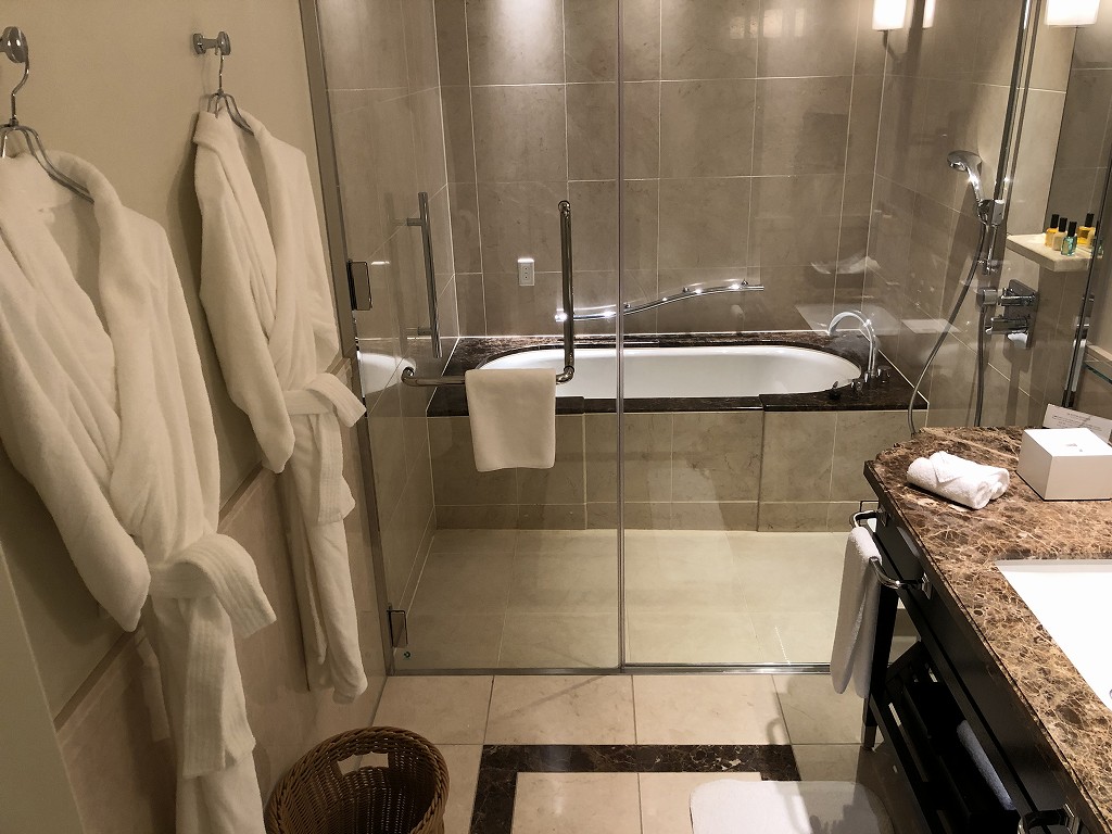 東京ステーションホテルのドームサイドスーペリアキングの浴室