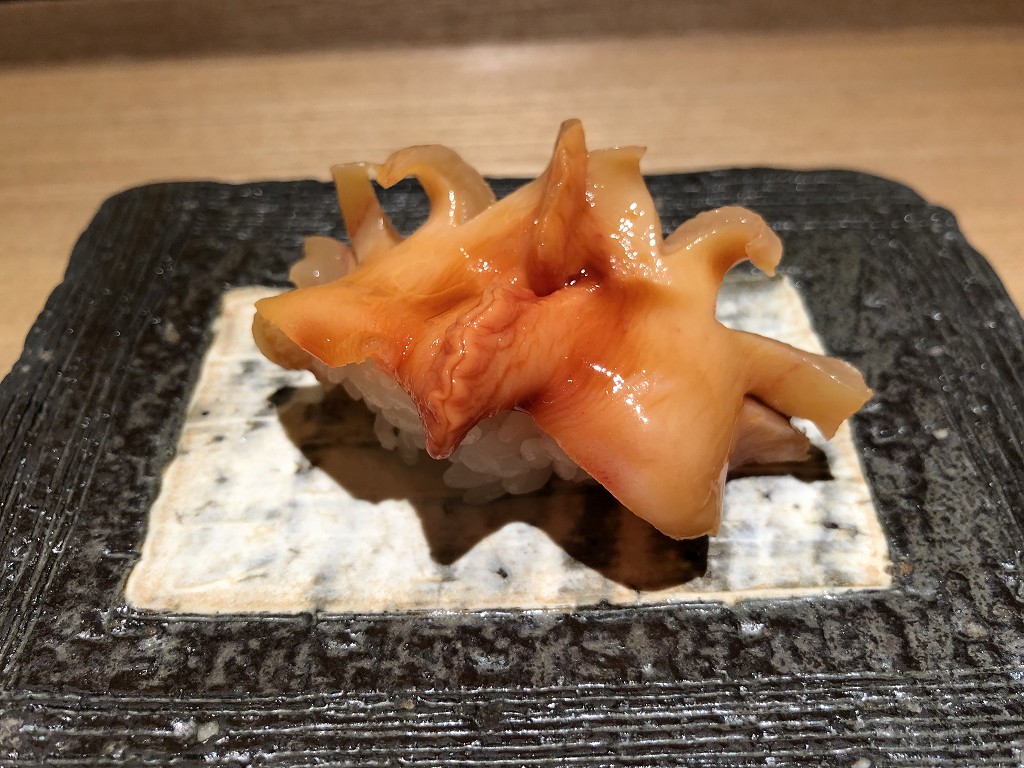 東京ステーションホテルの「すし青柳」の赤貝