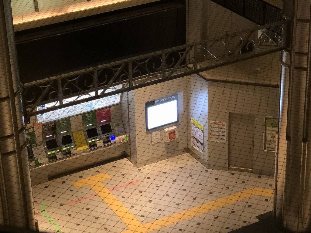 東京ステーションホテルのスーペリアドームキングから営業終了した東京駅丸の内南口改札2