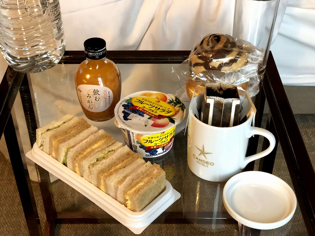 カンデオホテルズ南海和歌山の部屋で朝食