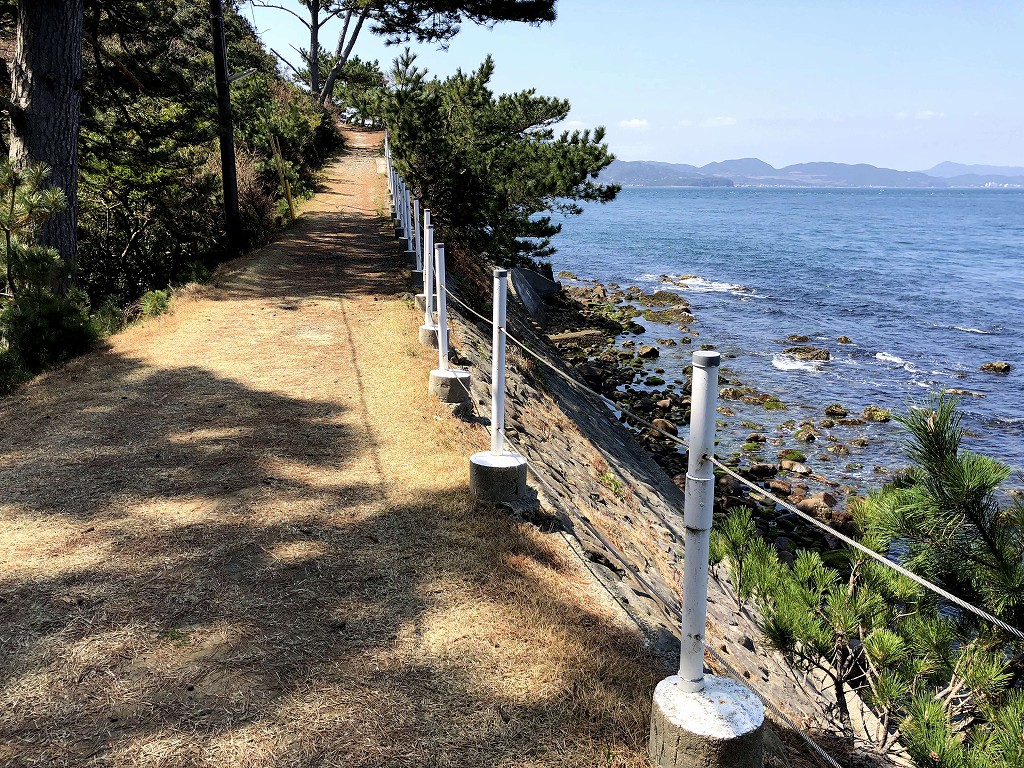 友ヶ島の崖道