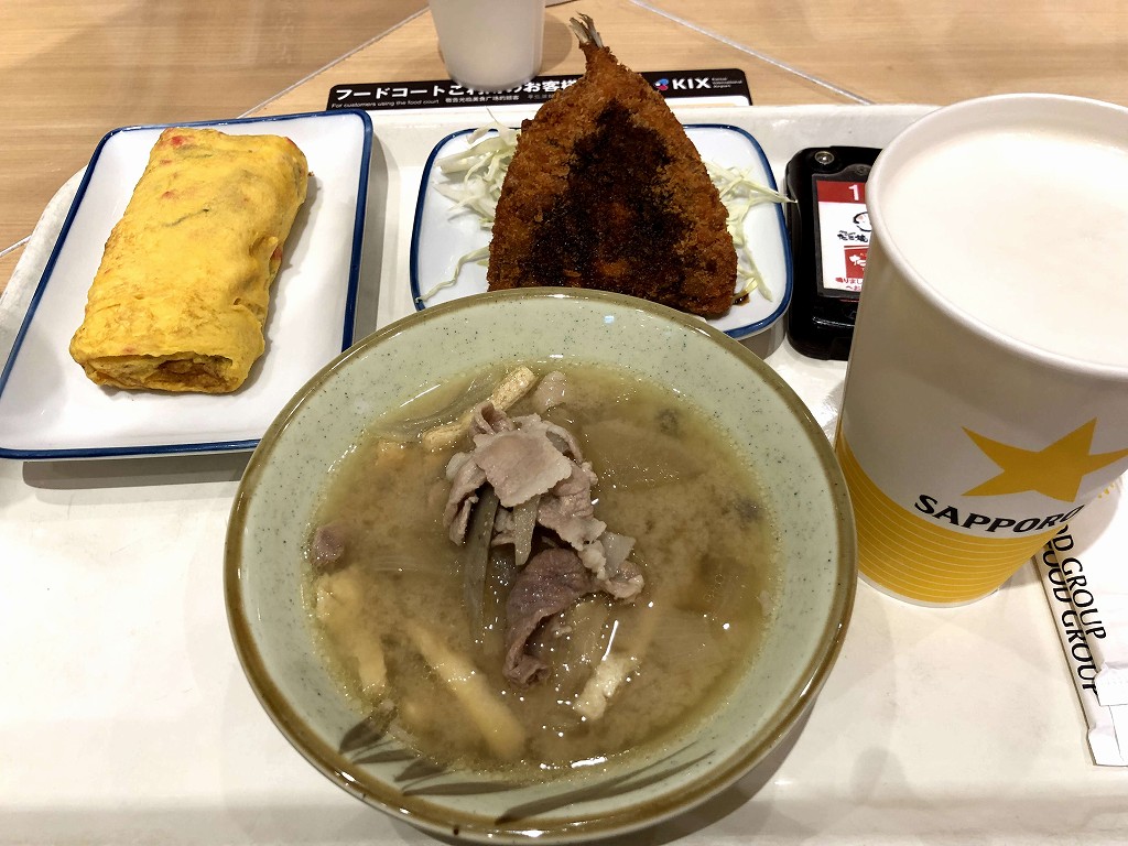 関空のフードコートの定食