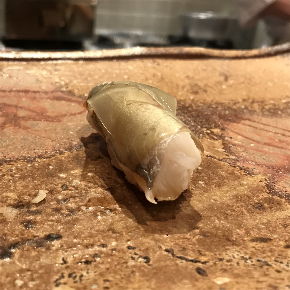広島の吉鮨の白板昆布付きのサバ