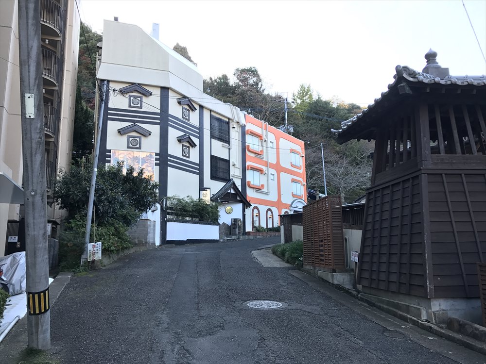武雄温泉楼門左側の建物