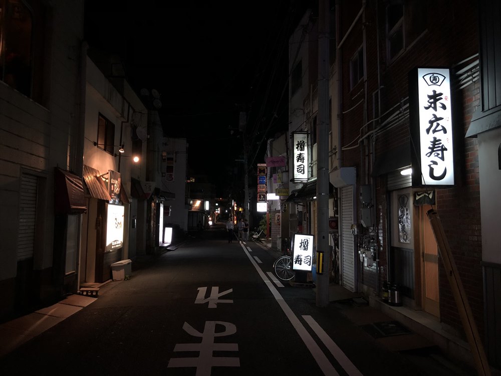 鳥取市内の暗い繁華街1