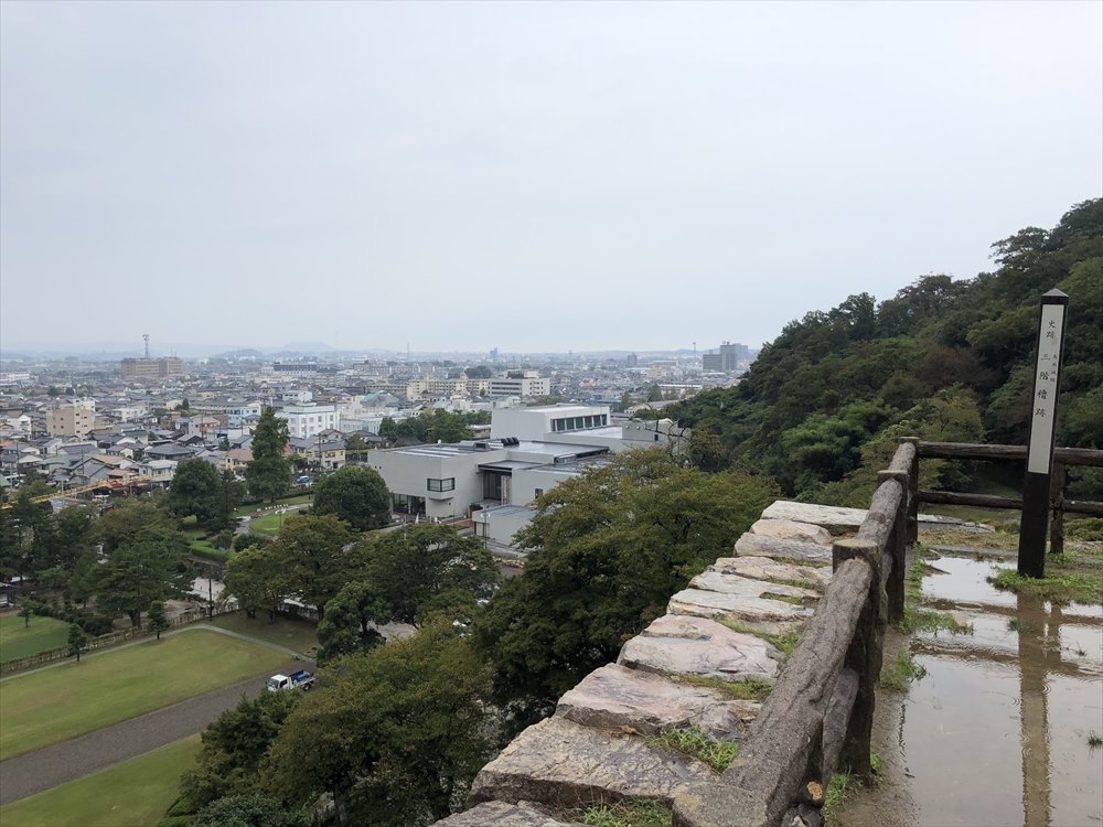 鳥取城の二の丸跡の三階櫓跡からの眺め2