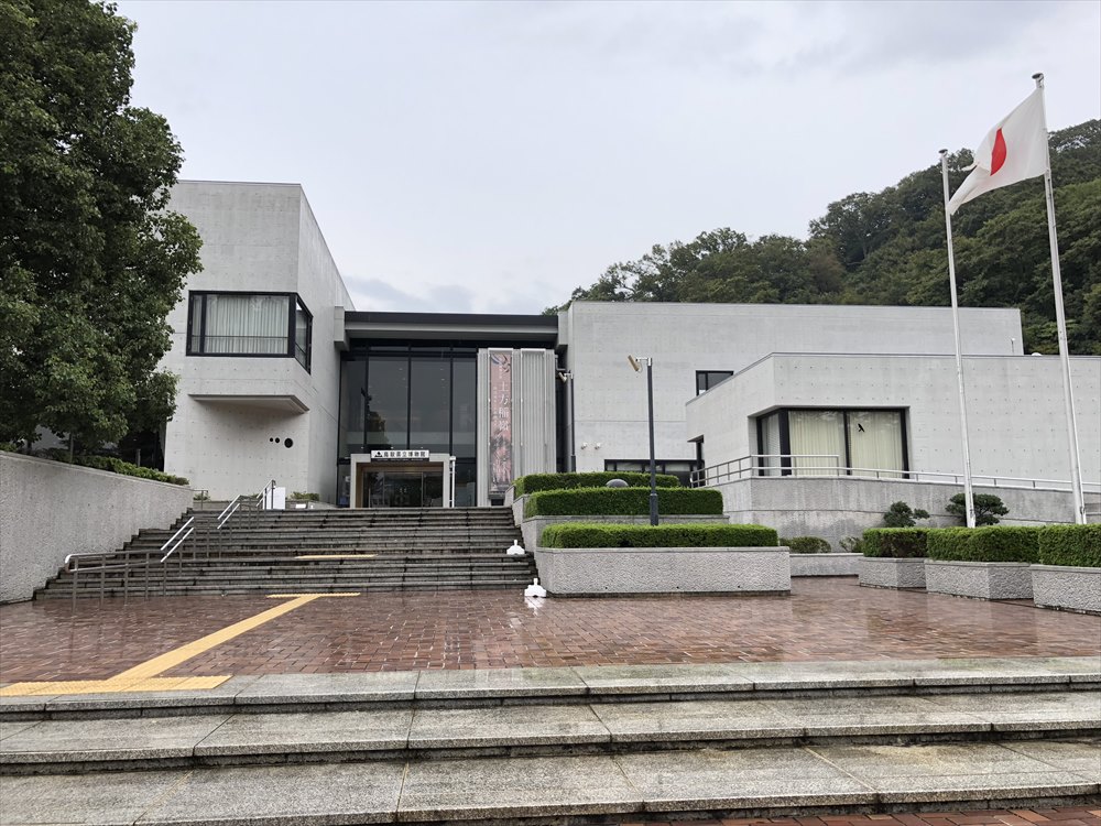 鳥取県立博物館の外観1