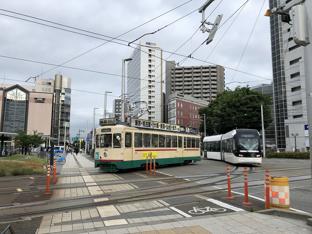 富山駅前の路面電車の信号
