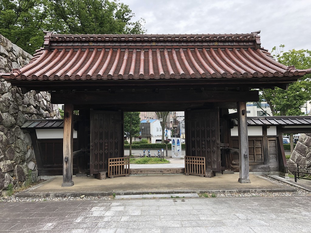 富山城の千歳御門2