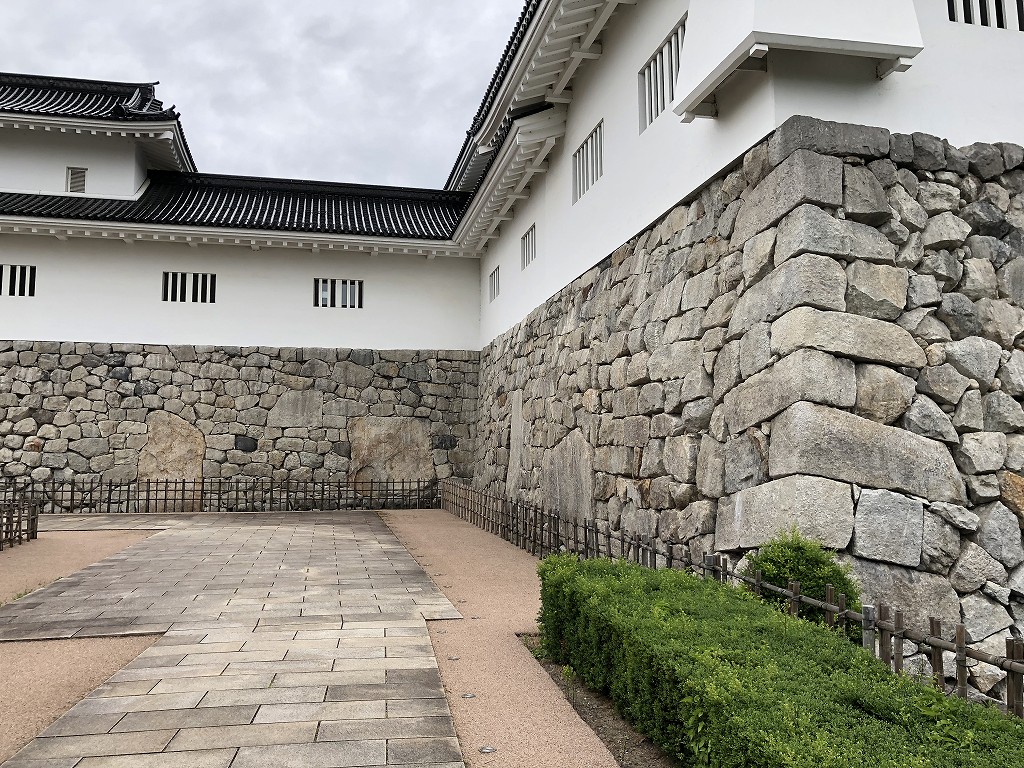 富山城の鉄門の布積み