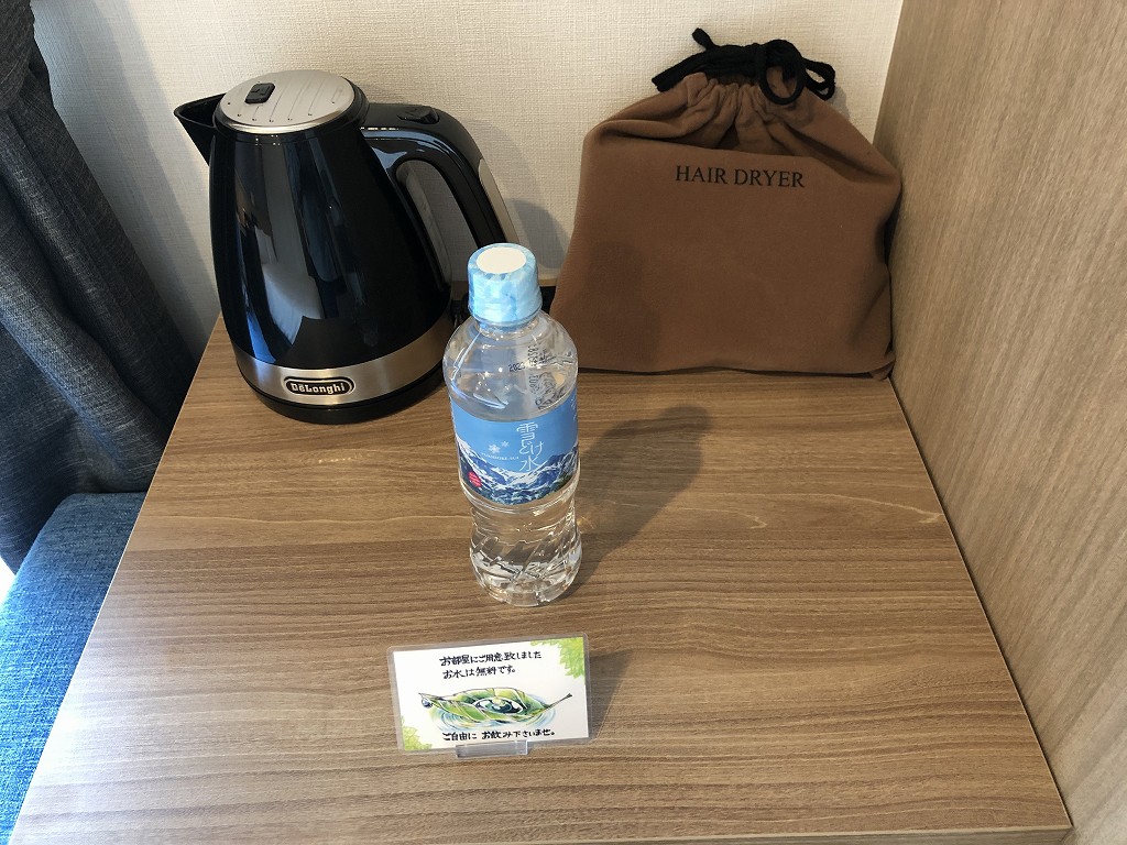 アットインホテル豊田市駅のダブルルームの電子ケトル