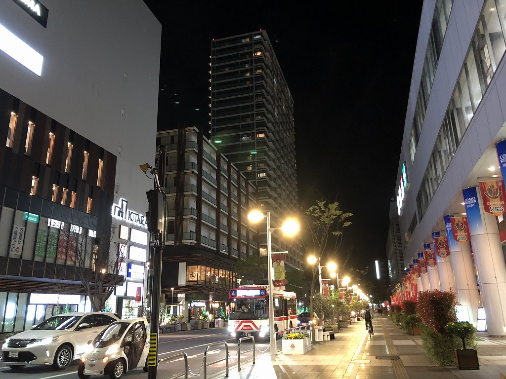 夜の豊田市駅前1