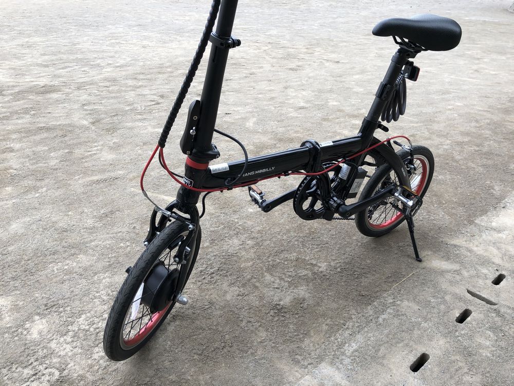 トランスモバイリーのULTRA LIGHT E-BIKE NEXT163のサドル