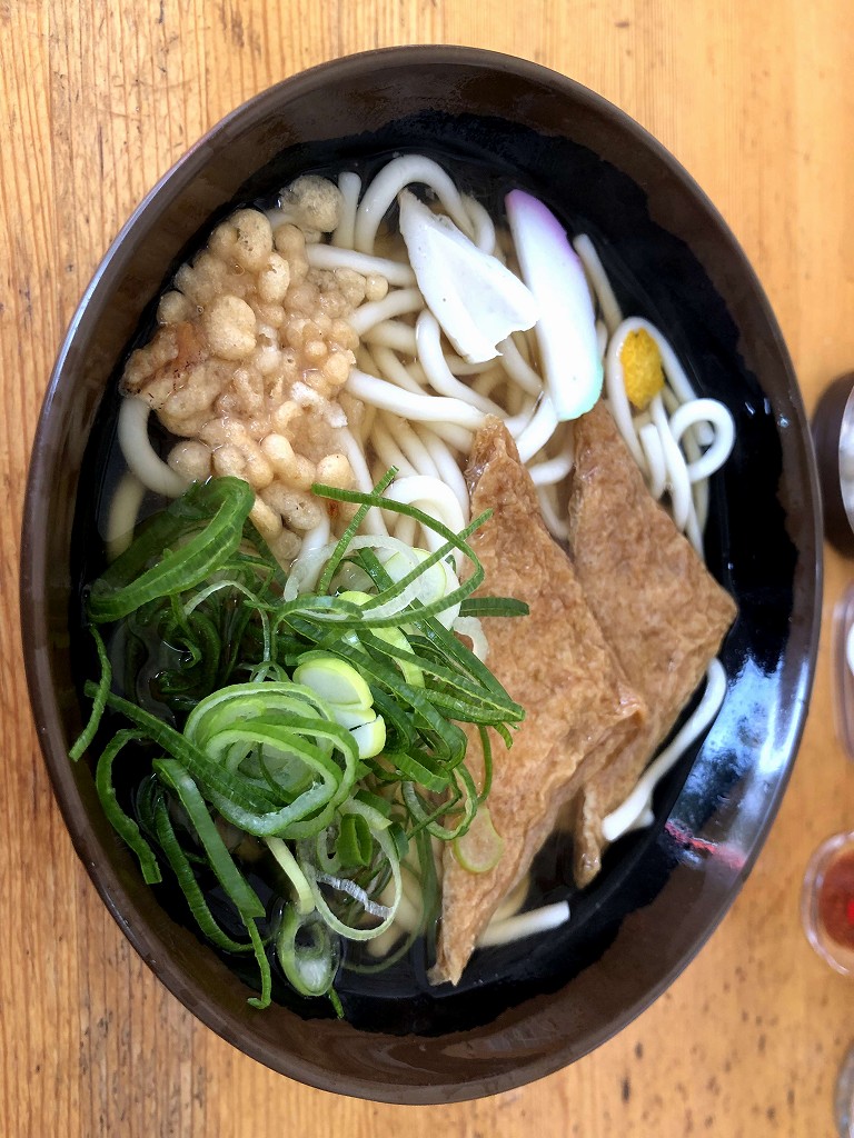 宇部新川駅前の「まるよし」のきつねうどん