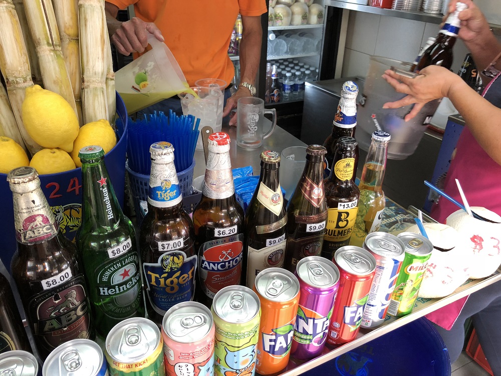 シンガポールのイーストコーストパークの245 Beer Place's Cold Drinks