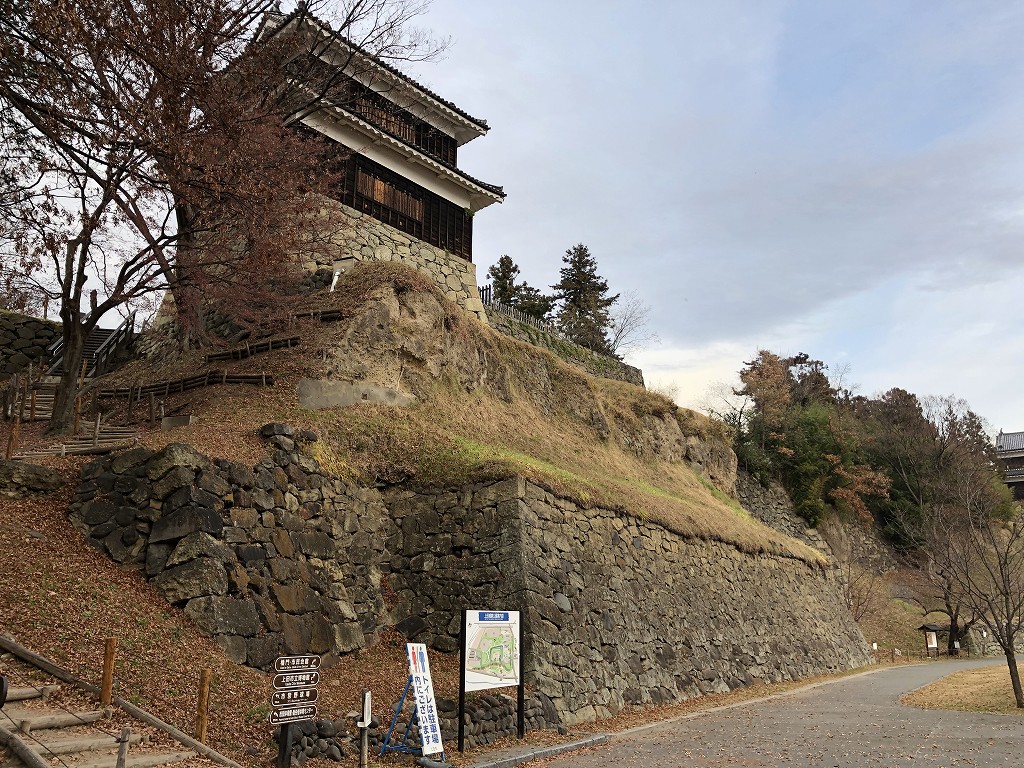 上田城の尼ヶ淵の崖5