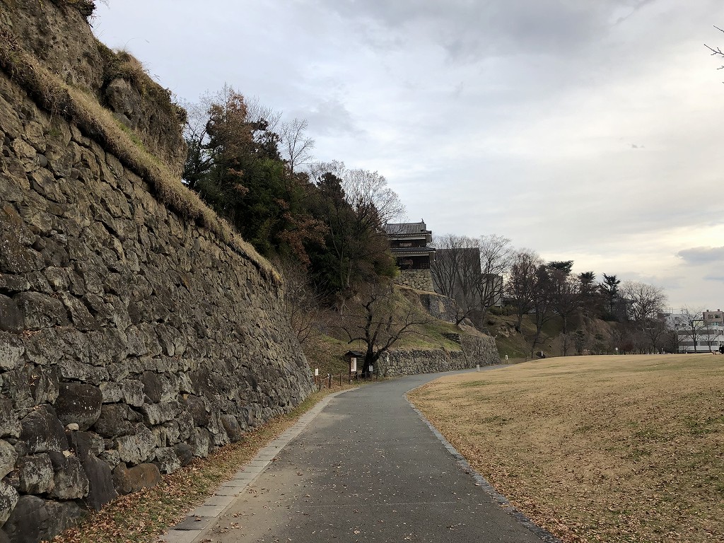 上田城の尼ヶ淵の崖6