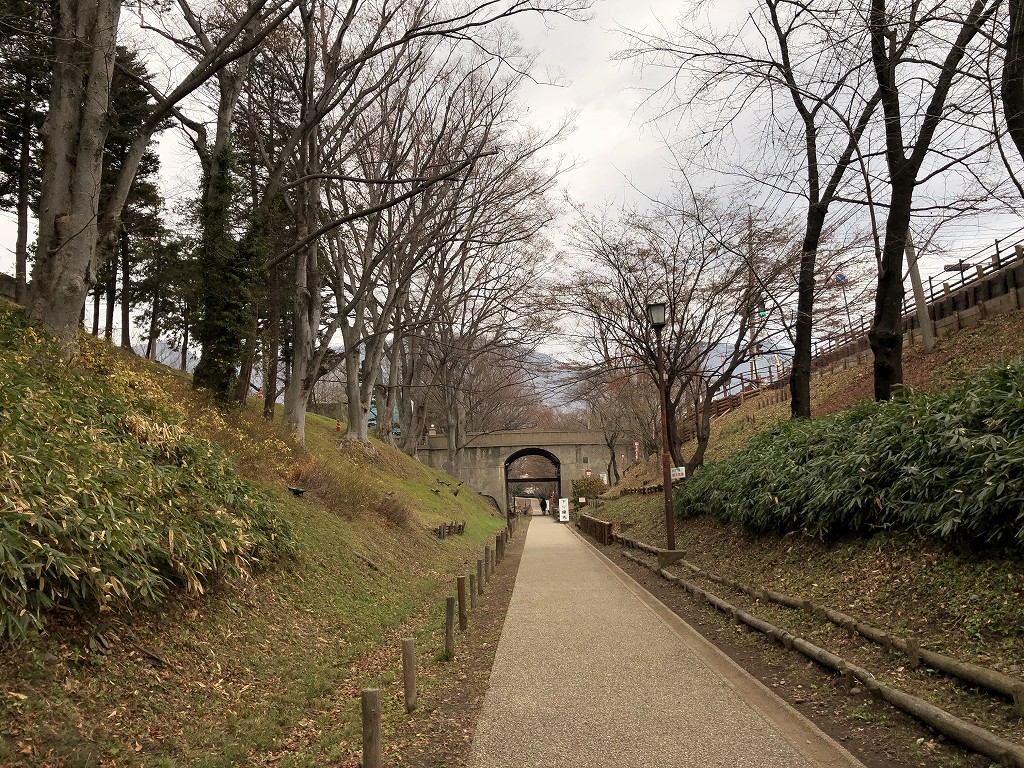 上田城の二の丸橋下の堀1