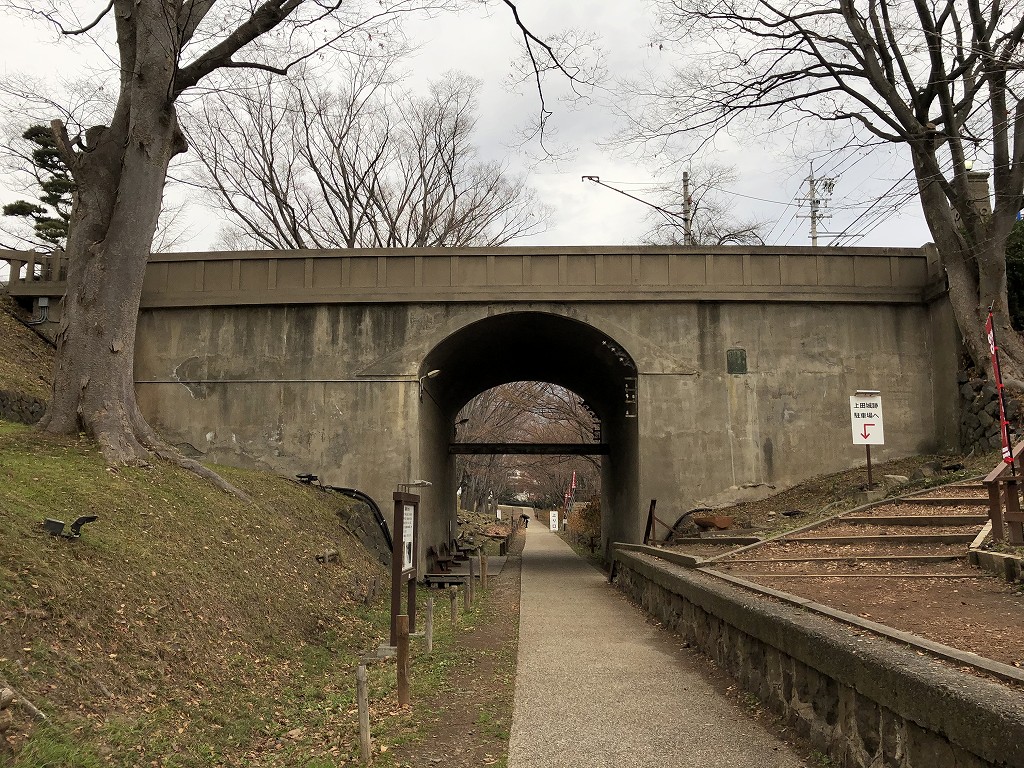 上田城の二の丸橋下の堀2