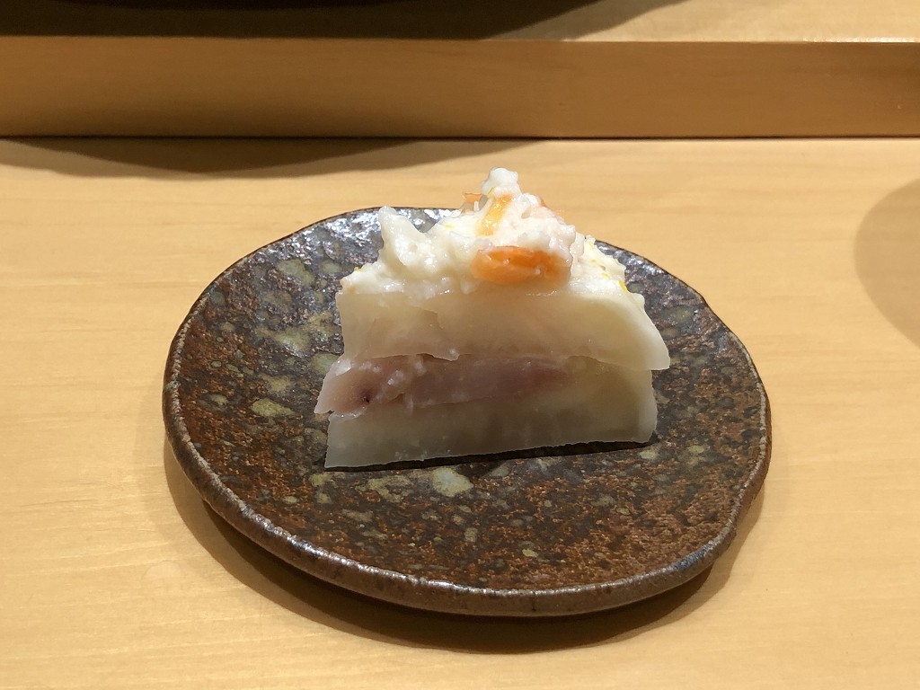金沢の「すし屋 小桜」のかぶら寿司