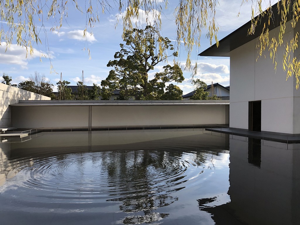 鈴木大拙館の水鏡の庭1