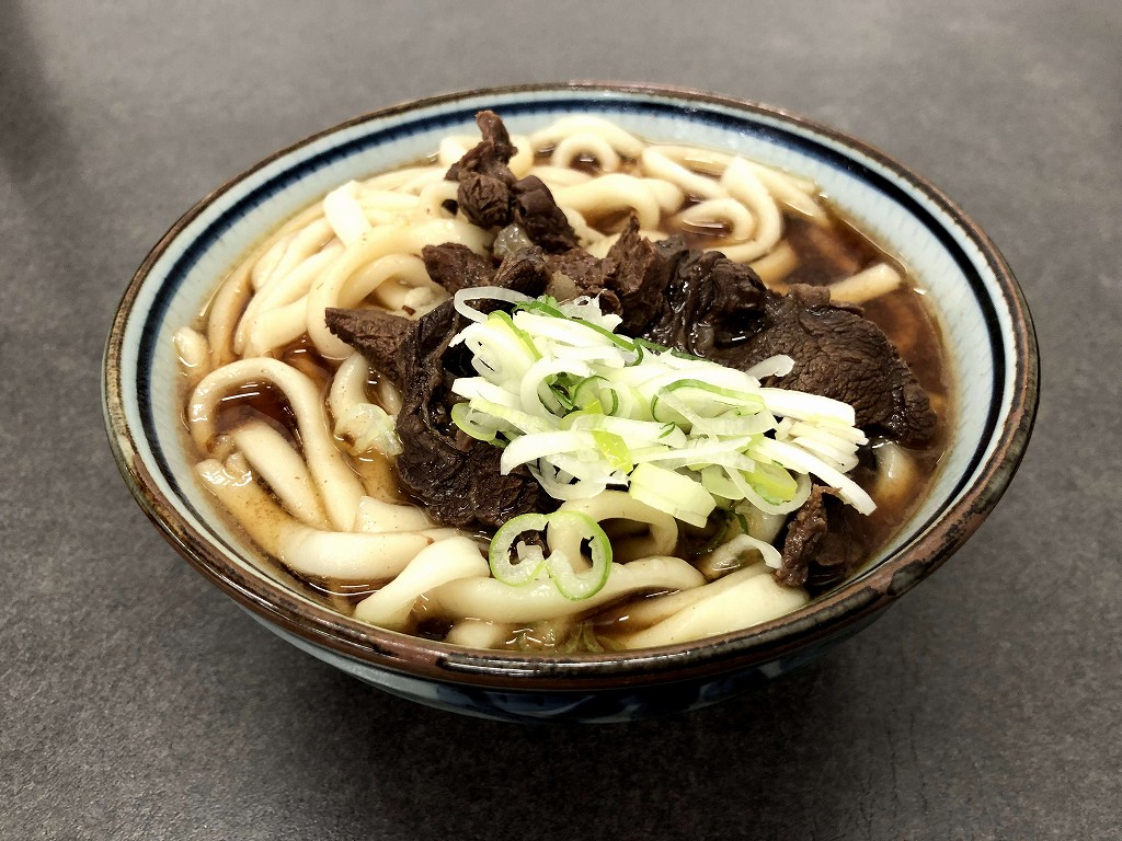 上田の「肉うどん中村屋」の馬肉うどん