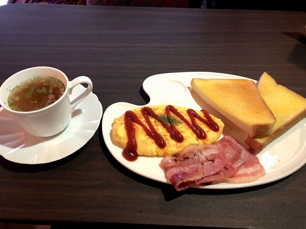 上田の喫茶店「座喫茶」のトースト、オムレツ、ベーコン、スープ